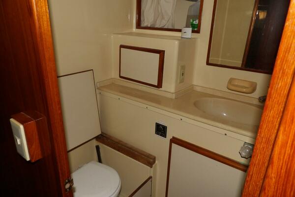 41ft Aquarius Yacht For Sale