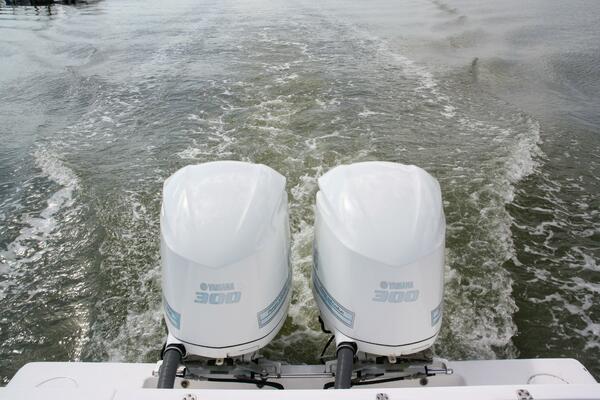 32 Contender 32ST- Engines