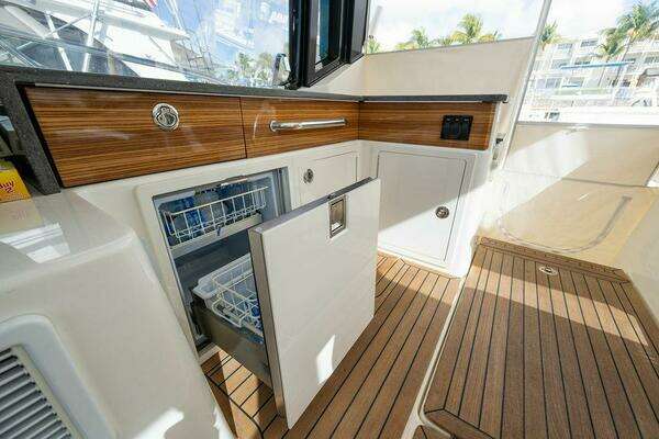 2023 Boston Whaler 40