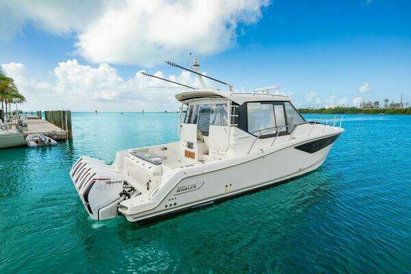 2023 Boston Whaler 40