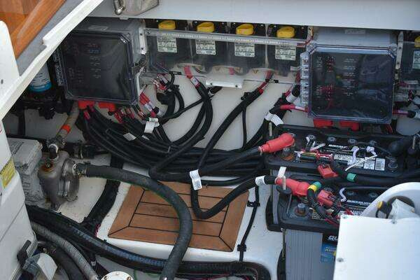 Boston Whaler 405 Conquest Yacht For Sale