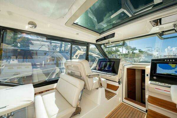 2023 Boston Whaler 40