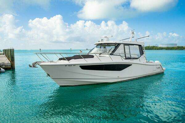 2023 Boston Whaler 40