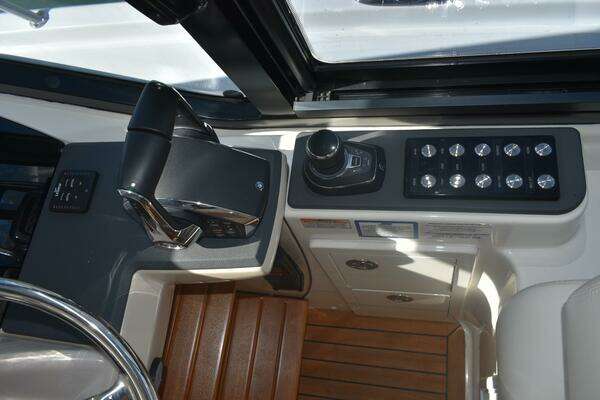 Boston Whaler 405 Conquest Yacht For Sale