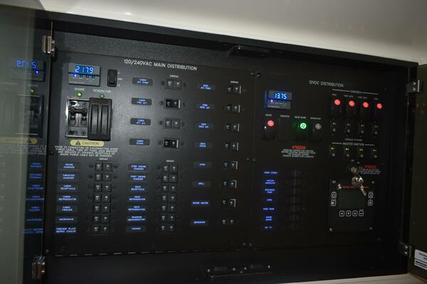 40ft Boston Whaler Yacht For Sale