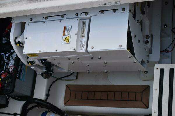 Boston Whaler 405 Conquest Yacht For Sale