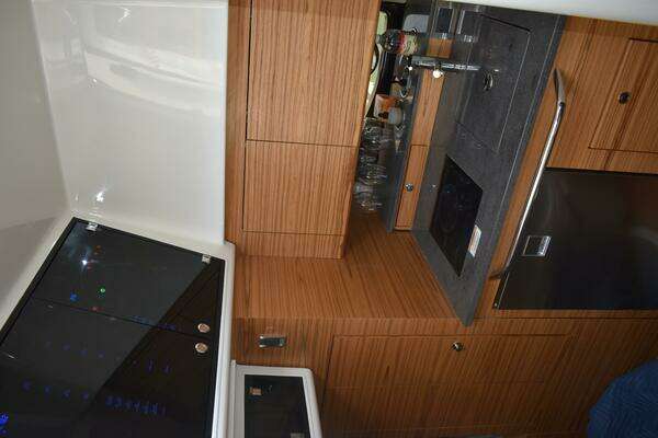 Boston Whaler 405 Conquest Yacht For Sale