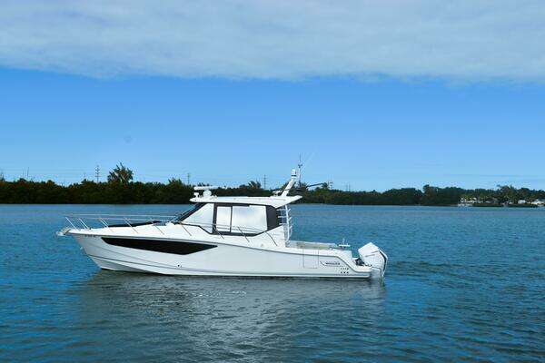 Boston Whaler 405 Conquest Yacht For Sale