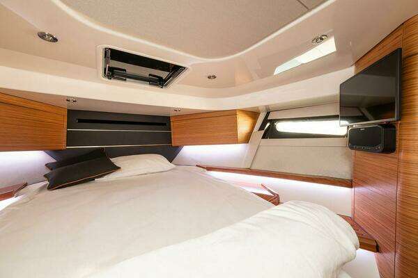 2023 Boston Whaler 40