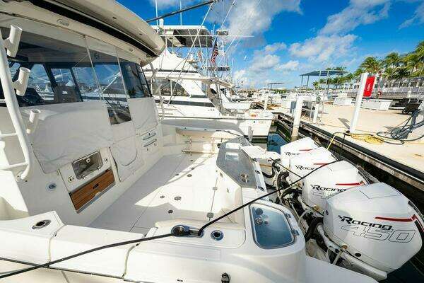 2023 Boston Whaler 40