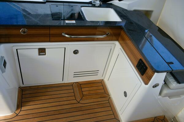 40ft Boston Whaler Yacht For Sale