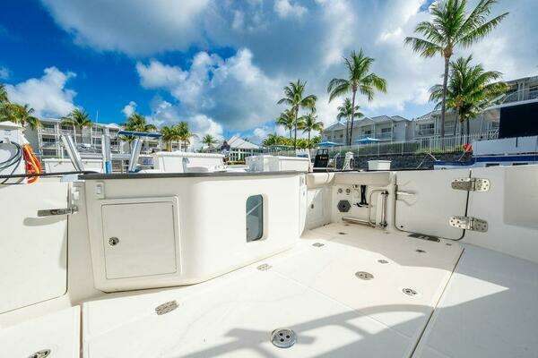 2023 Boston Whaler 40