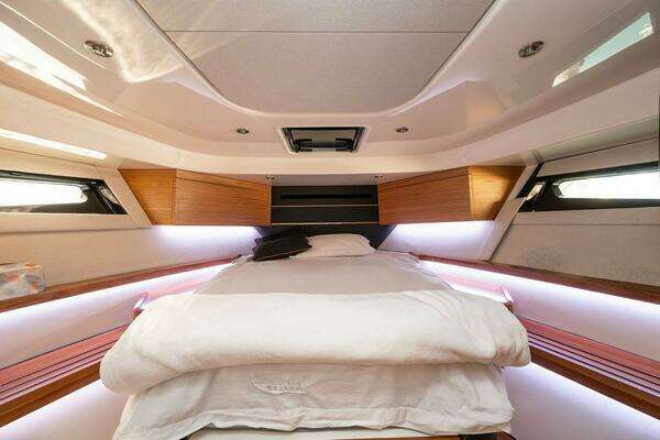 2023 Boston Whaler 40