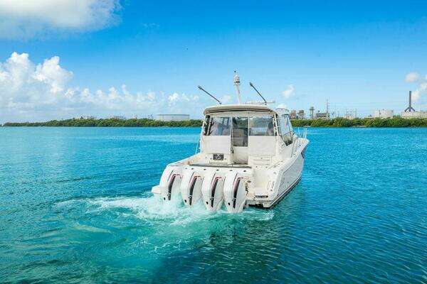 2023 Boston Whaler 40