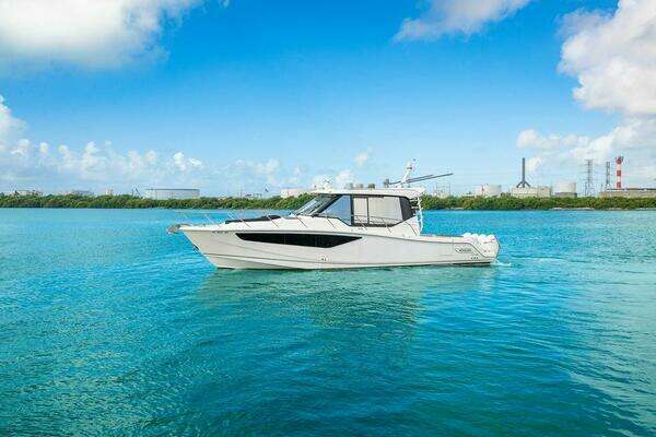 2023 Boston Whaler 40