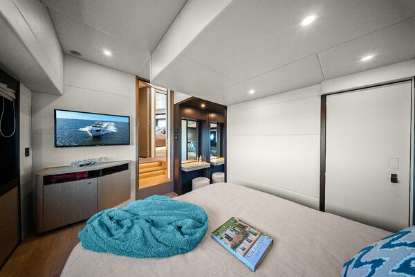 2025 Absolute 48 Navetta - Stateroom 
