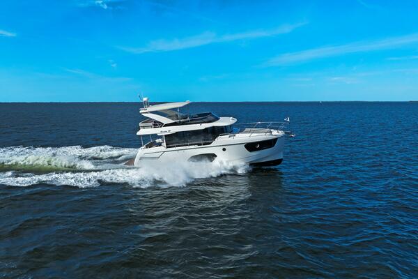 2025 Absolute 48 Navetta - Profile