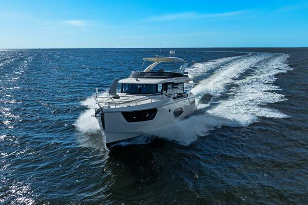 2025 Absolute 48 Navetta - Profile