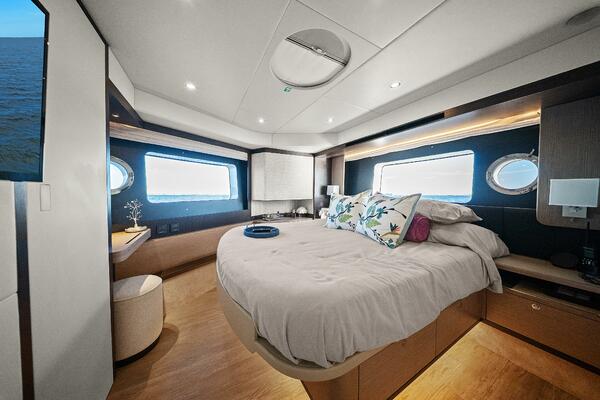 2025 Absolute 48 Navetta - Stateroom