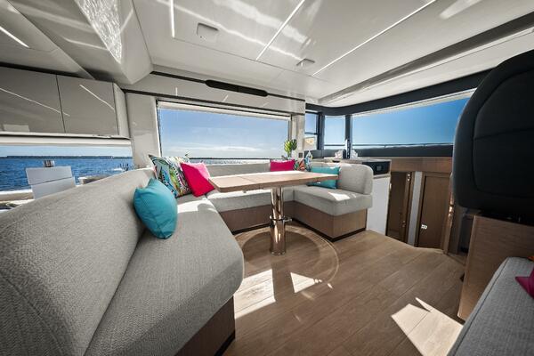 2025 Absolute 48 Navetta - Salon