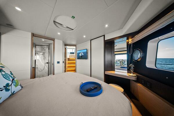 2025 Absolute 48 Navetta - Stateroom