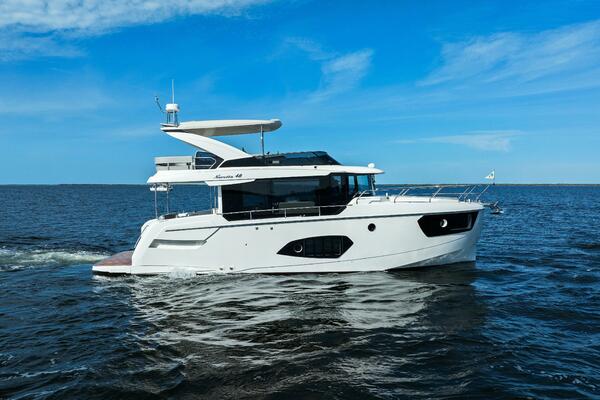 2025 Absolute 48 Navetta - Profile 