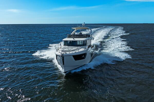 2025 Absolute 48 Navetta - Profile