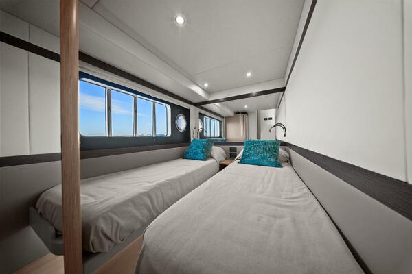 2025 Absolute 48 Navetta - Stateroom
