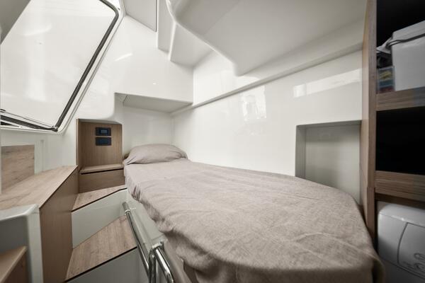 2025 Absolute 48 Navetta - Stateroom