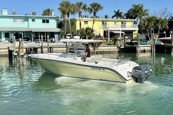 Photo of the 2005 Century 3200 Center Console