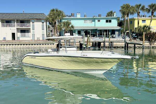 Photo of the 2005 Century 3200 Center Console