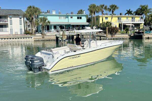 Photo of the 2005 Century 3200 Center Console