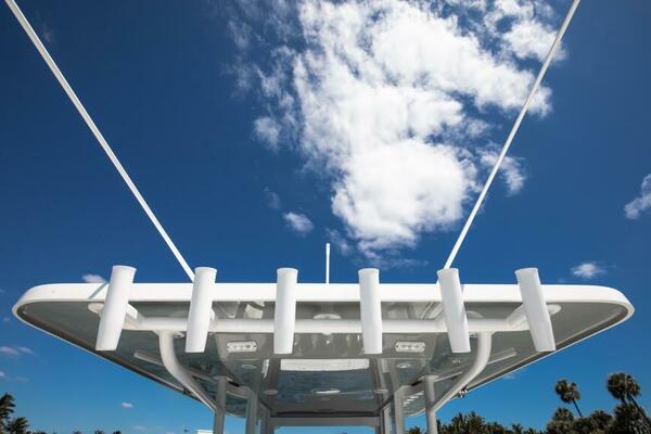 Invincible 35 Emanon - Exterior Cockpit