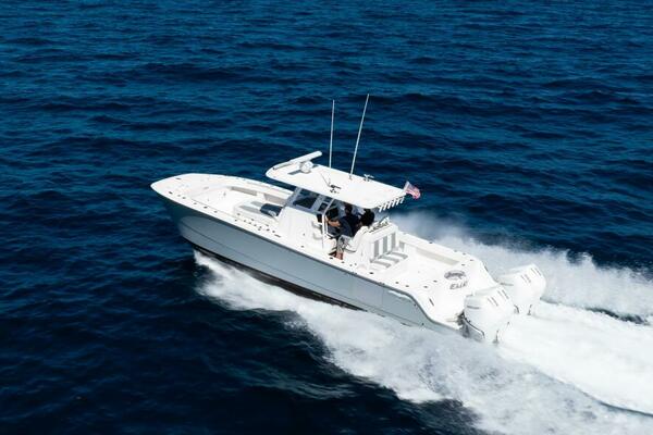 Invincible 35 Emanon - Exterior Profile