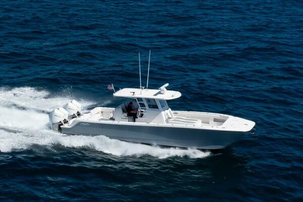 Invincible 35 Emanon - Exterior Profile