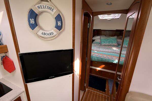 MJM 40z Yacht For Sale