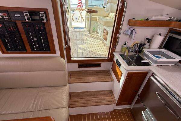 MJM 40z Yacht For Sale