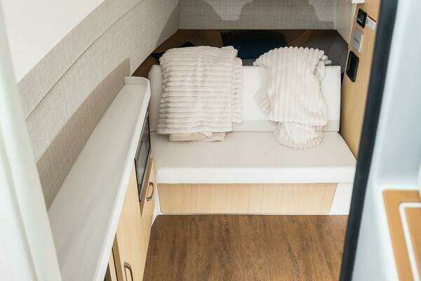 Regal SAV Yacht For Sale