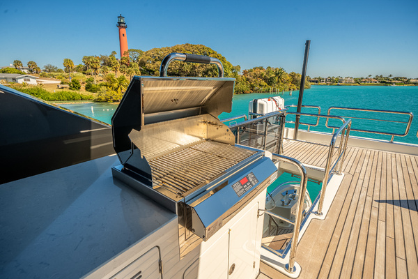 95ft Ocean Alexander Yacht For Sale