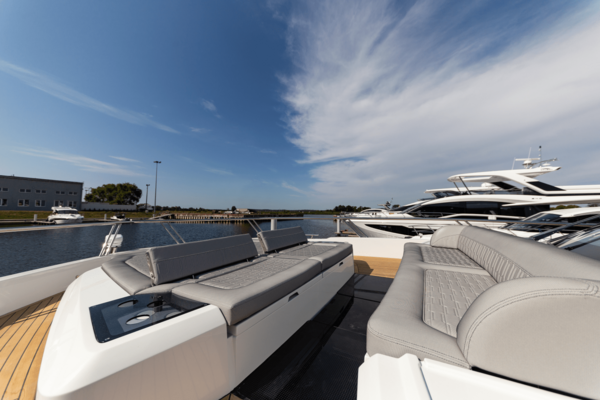 Galeon 560 FLY Yacht For Sale