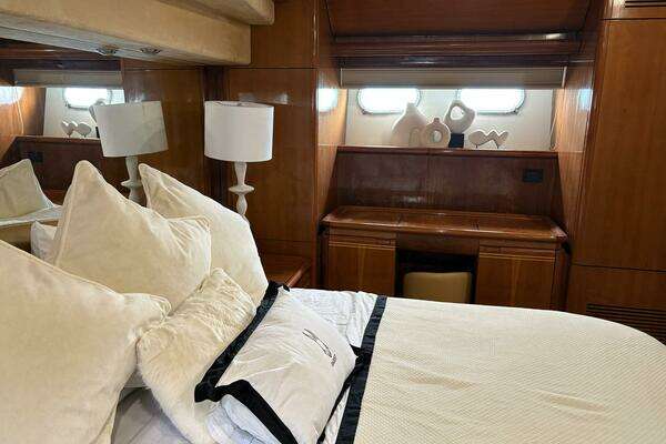 Ferretti Yachts 80 RPH Yacht For Sale