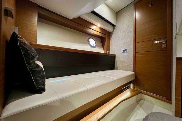 Tiara Yachts 39 Coupe Yacht For Sale