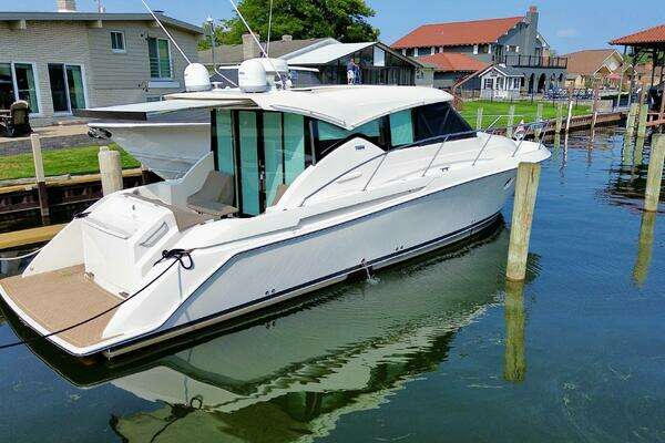 2016 Tiara Yachts 39