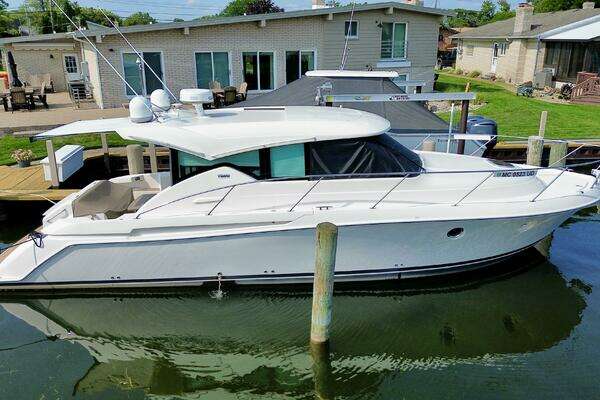 2016 Tiara Yachts 39