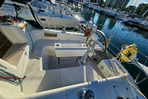 Photo of the 2001 Catalina 380