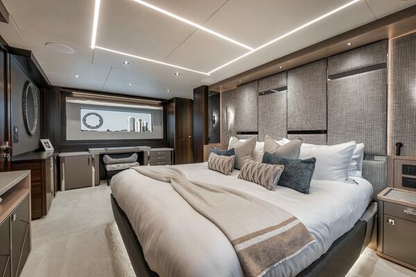 Dolce Far Niente 88ft Sunseeker Yacht For Sale