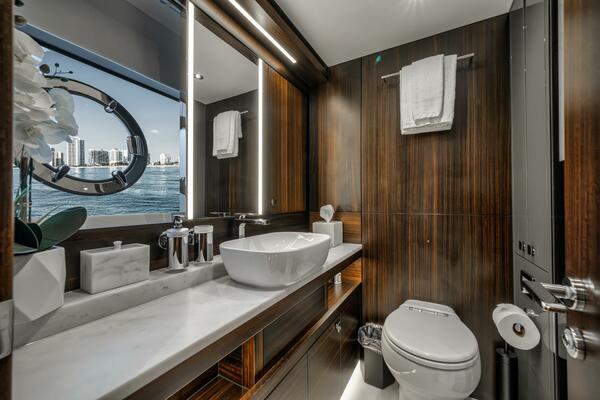 Dolce Far Niente 88ft Sunseeker Yacht For Sale