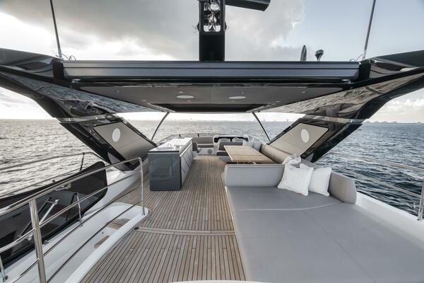 Dolce Far Niente 88ft Sunseeker Yacht For Sale