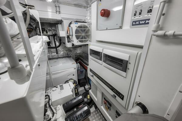 Dolce Far Niente 88ft Sunseeker Yacht For Sale