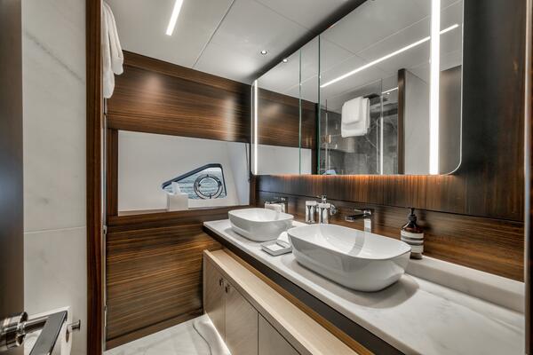 Dolce Far Niente 88ft Sunseeker Yacht For Sale